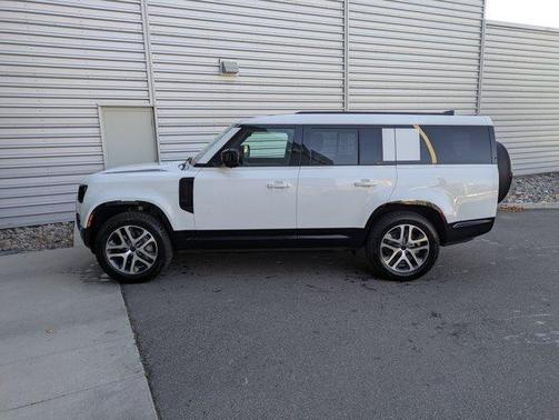 2026 Land Rover Defender 130 X-Dynamic SE