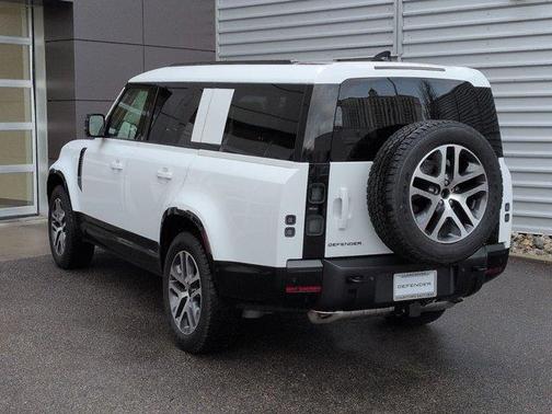 2026 Land Rover Defender 130 X-Dynamic SE