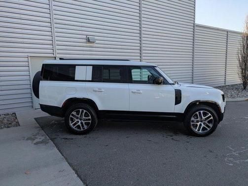 2026 Land Rover Defender 130 X-Dynamic SE