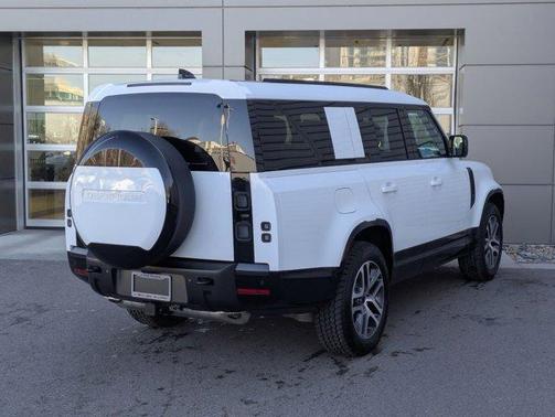 2026 Land Rover Defender 130 X-Dynamic SE