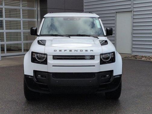 2026 Land Rover Defender 130 X-Dynamic SE