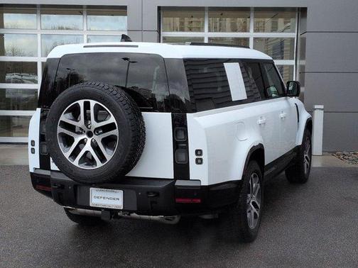 2026 Land Rover Defender 130 X-Dynamic SE