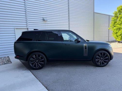2025 Land Rover Range Rover P615 SV
