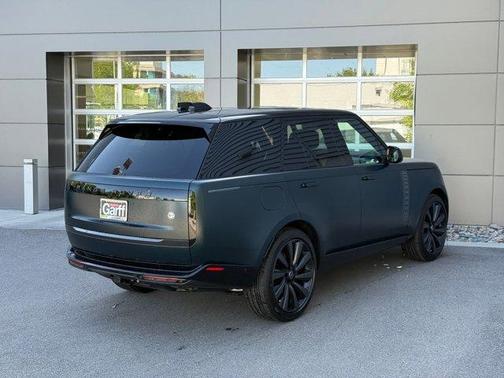 2025 Land Rover Range Rover P615 SV
