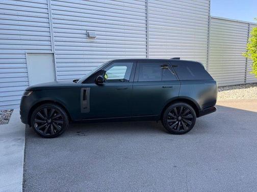 2025 Land Rover Range Rover P615 SV