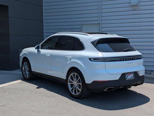 2024 Porsche Cayenne Base