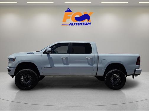 Bright White Clearcoat 2019 RAM 1500 Big Horn