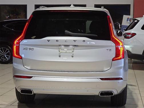 2021 Volvo XC90 T5 Momentum 7 Passenger