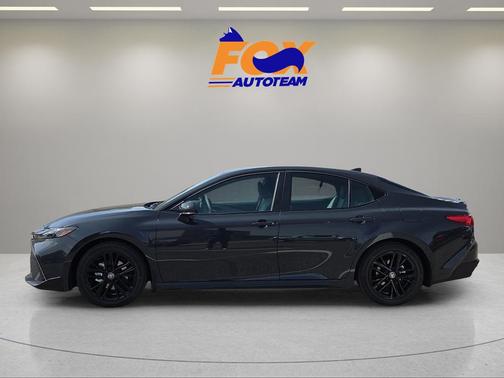 UNDERGROUND 2026 Toyota Camry SE