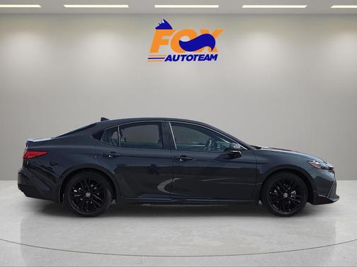 UNDERGROUND 2026 Toyota Camry SE