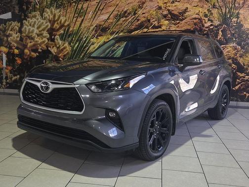 Magnetic Gray Metallic 2024 Toyota Highlander LE
