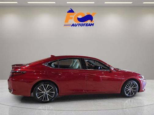 2025 Lexus ES 300h Base