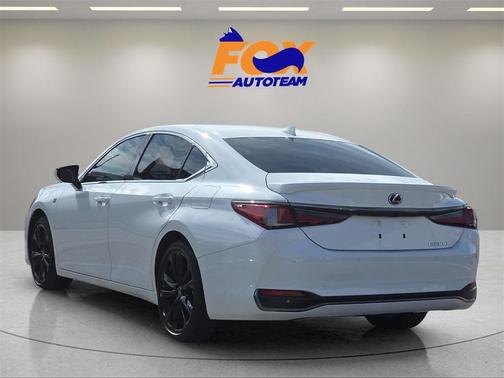 2024 Lexus ES 300h F SPORT Handling