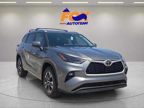 Gray 2026 Toyota Highlander XLE