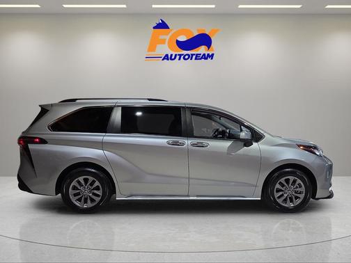 2023 Toyota Sienna XLE