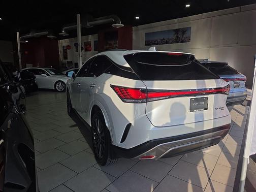 White Pearl 2023 Lexus RX 350h Luxury