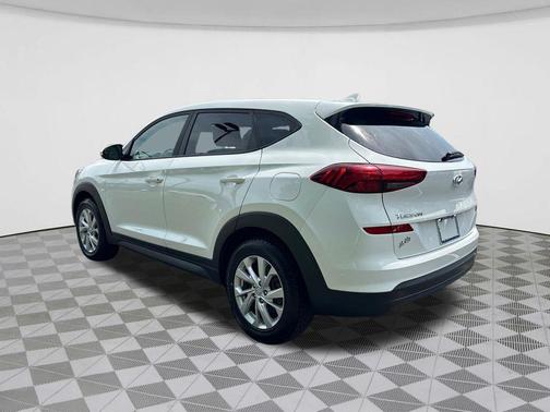 White 2019 Hyundai TUCSON SE