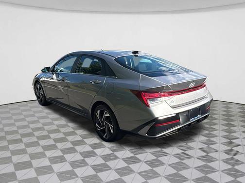 Fluid Metal 2024 Hyundai ELANTRA SEL