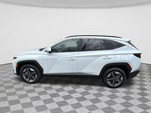 Creamy White Pearl 2026 Hyundai TUCSON Hybrid SEL Convenience