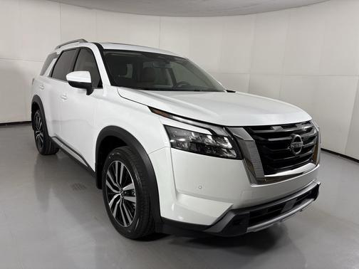 2025 Nissan Pathfinder Platinum 4WD