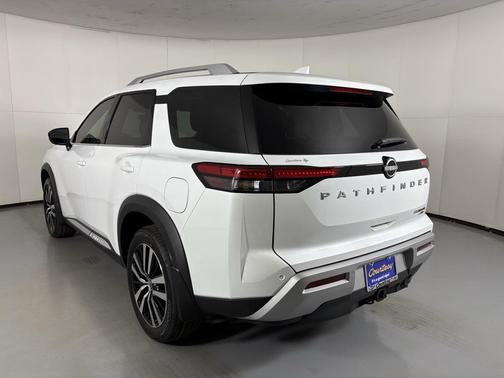 2025 Nissan Pathfinder Platinum 4WD