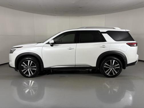 2025 Nissan Pathfinder Platinum 4WD