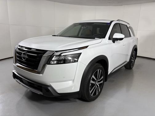 2025 Nissan Pathfinder Platinum 4WD