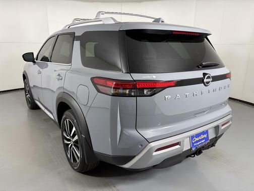 2025 Nissan Pathfinder Platinum 4WD