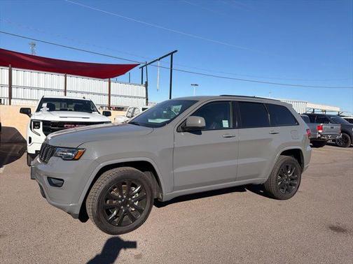 2022 Jeep Grand Cherokee Laredo