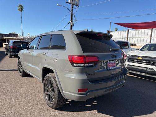 2022 Jeep Grand Cherokee Laredo