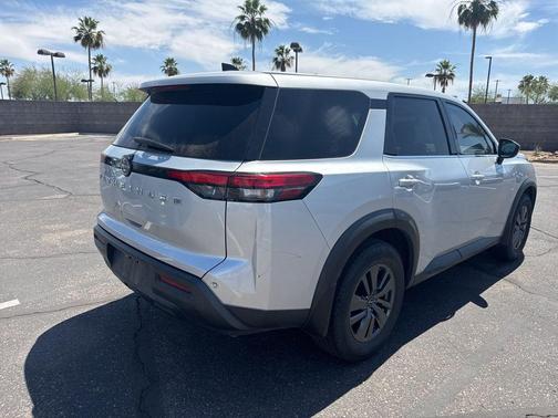 Brilliant Silver Metallic 2023 Nissan Pathfinder S FWD