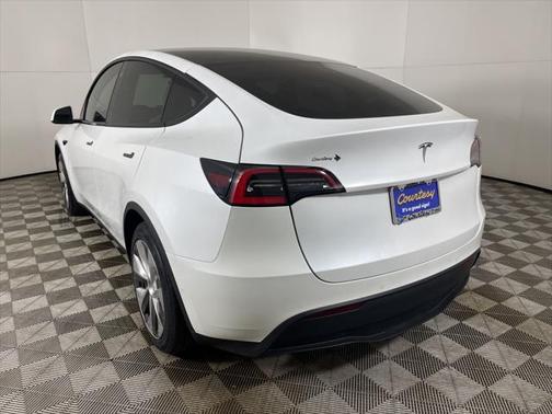 2021 Tesla Model Y Standard Range Rear-Wheel Drive