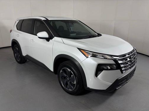 Everest White Pearl 2024 Nissan Rogue SV