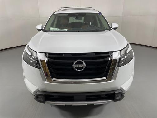 2025 Nissan Pathfinder Platinum 4WD