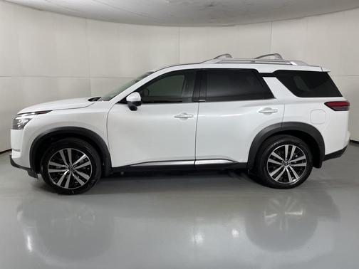 2025 Nissan Pathfinder Platinum 4WD