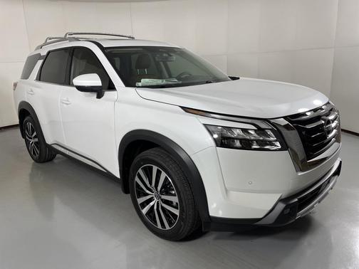 2025 Nissan Pathfinder Platinum 4WD