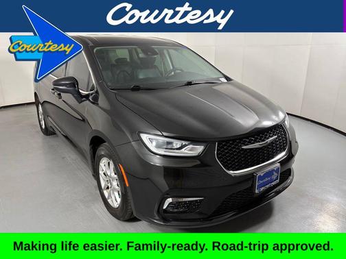 Brilliant Black Crystal Pearlcoat 2023 Chrysler Pacifica Touring L