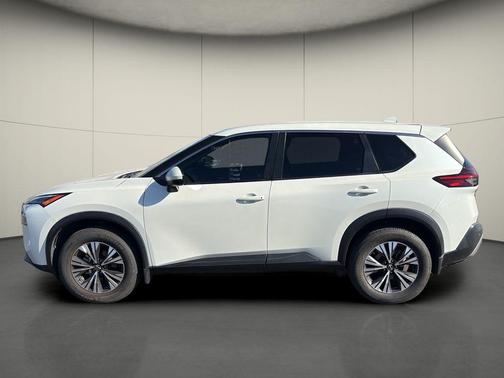 Pearl White Tricoat 2023 Nissan Rogue SV