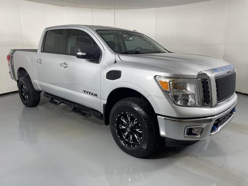 2017 Nissan Titan SV