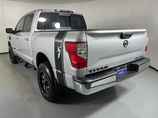 2017 Nissan Titan SV