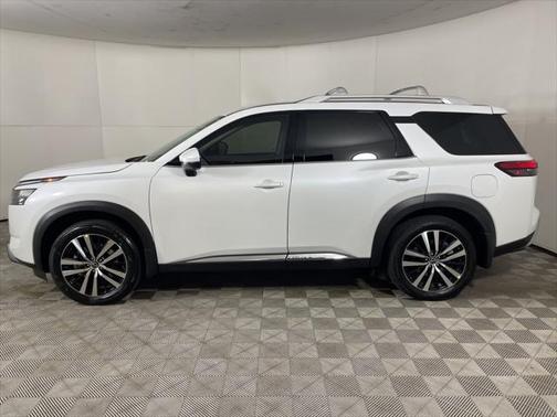 2025 Nissan Pathfinder Platinum 4WD