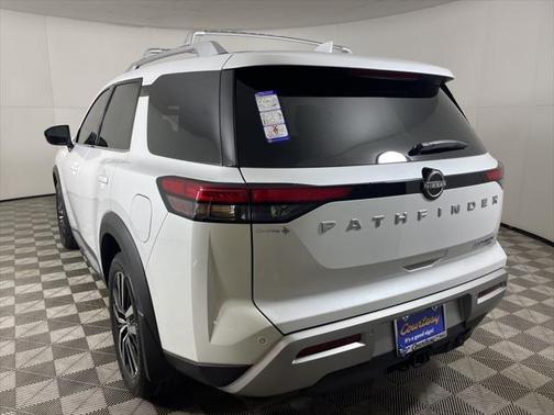 2025 Nissan Pathfinder Platinum 4WD