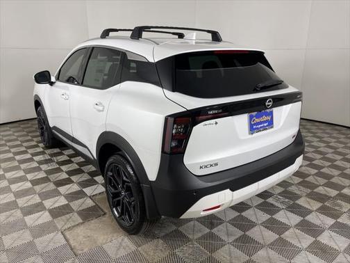 2025 Nissan Kicks SR