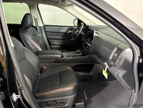Super Black 2026 Nissan Pathfinder Platinum