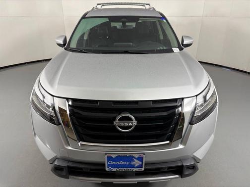 2024 Nissan Pathfinder SL FWD
