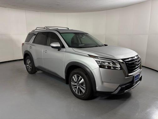 2024 Nissan Pathfinder SL FWD