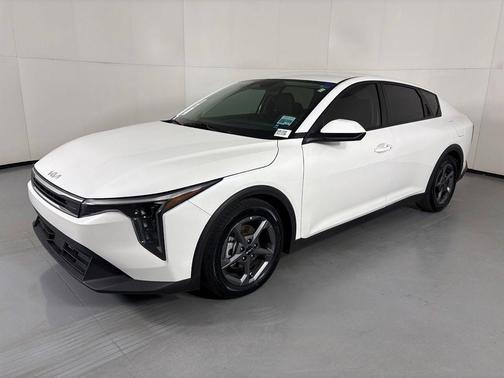 Snow White Pearl 2025 Kia K4 LXS