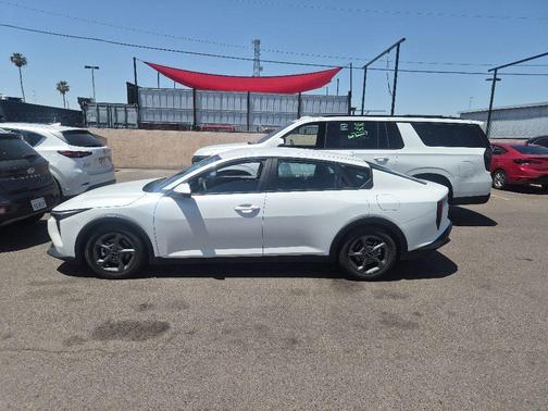Snow White Pearl 2025 Kia K4 LXS