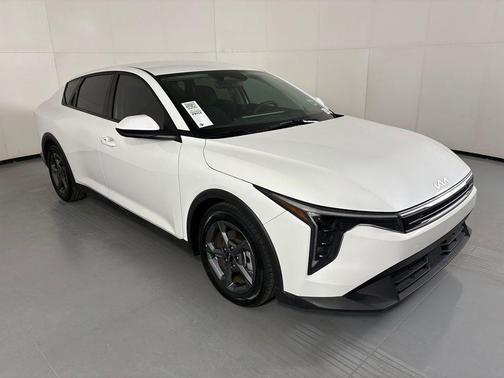 Snow White Pearl 2025 Kia K4 LXS