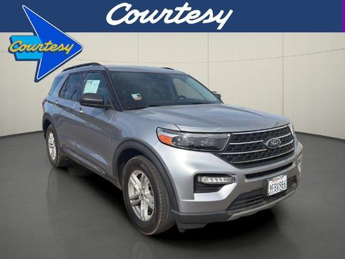Iconic Silver Metallic 2023 Ford Explorer XLT